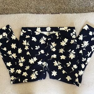 GAP WOMENS NAVY AND CREAM FLORAL PANTS